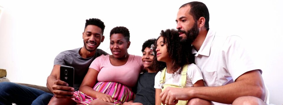 Family-Banking-Is-Getting-Easier-With-Crew-Wordpress